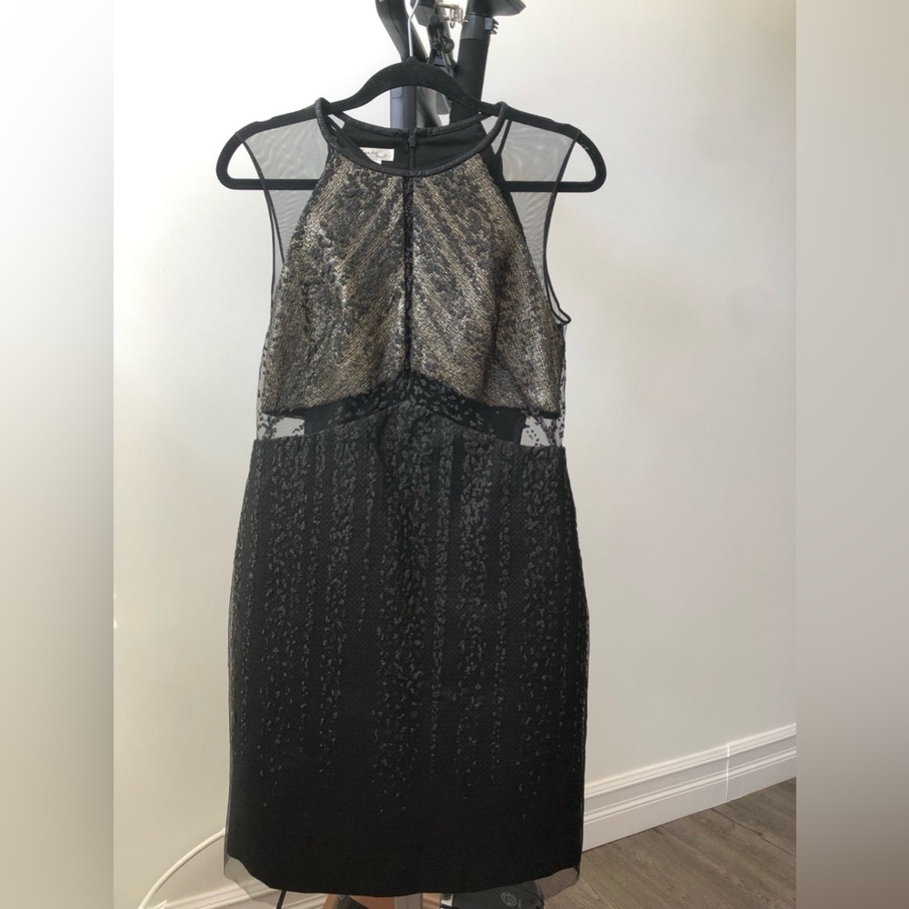 Black sleeveless dress